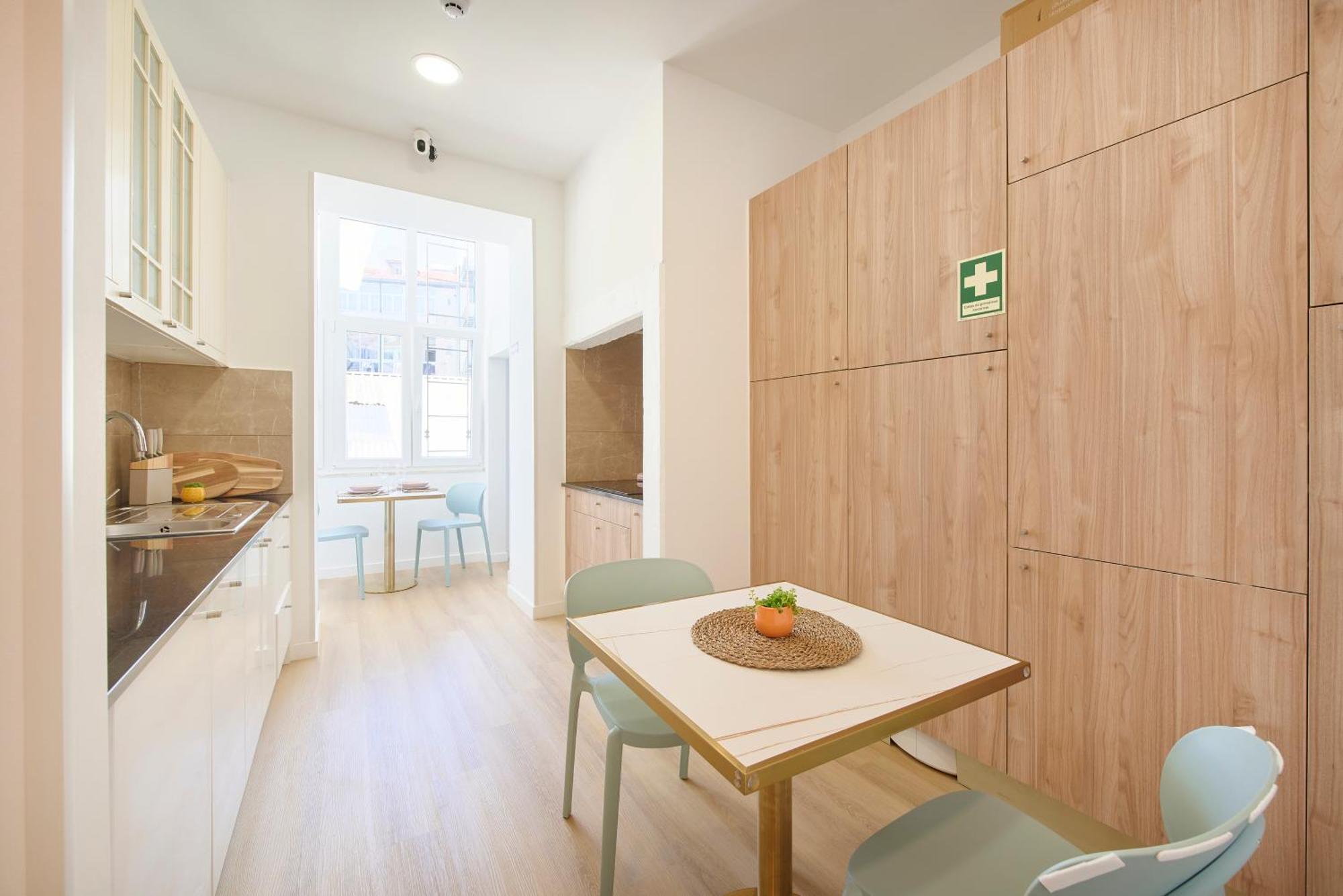 Brand New Hostel Anjos Лиссабон Экстерьер фото